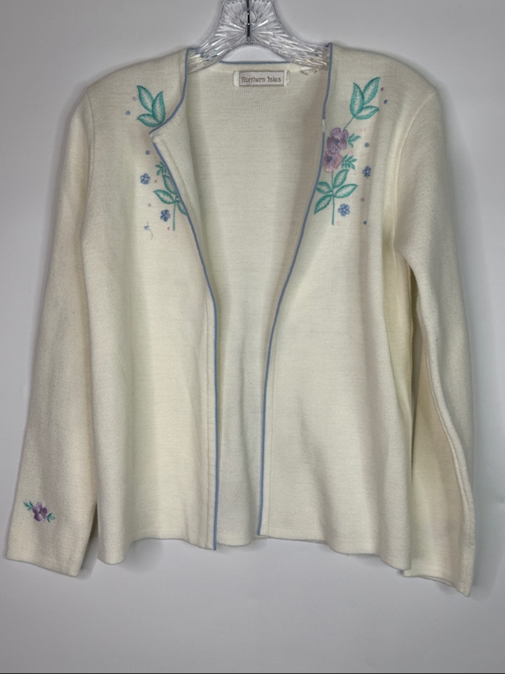 Vintage Northern Isles White Floral Embroidered Cardigan Sweater Size Medium